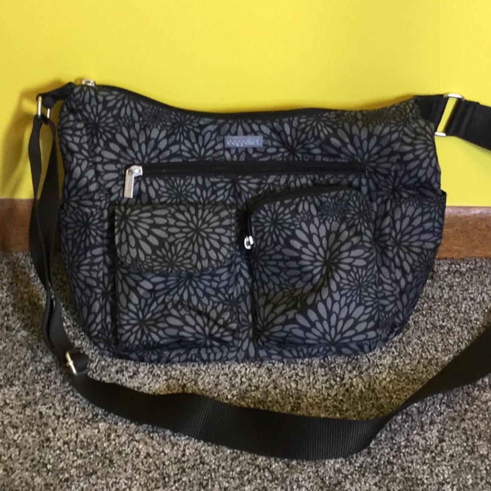 Baggallini Everyday crossbody gray floral purse